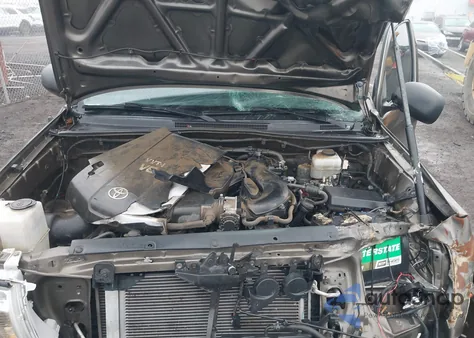 2010 Toyota Tacoma Base V6 из США, поврежденный, VIN 3TMLU4ENXAM055826